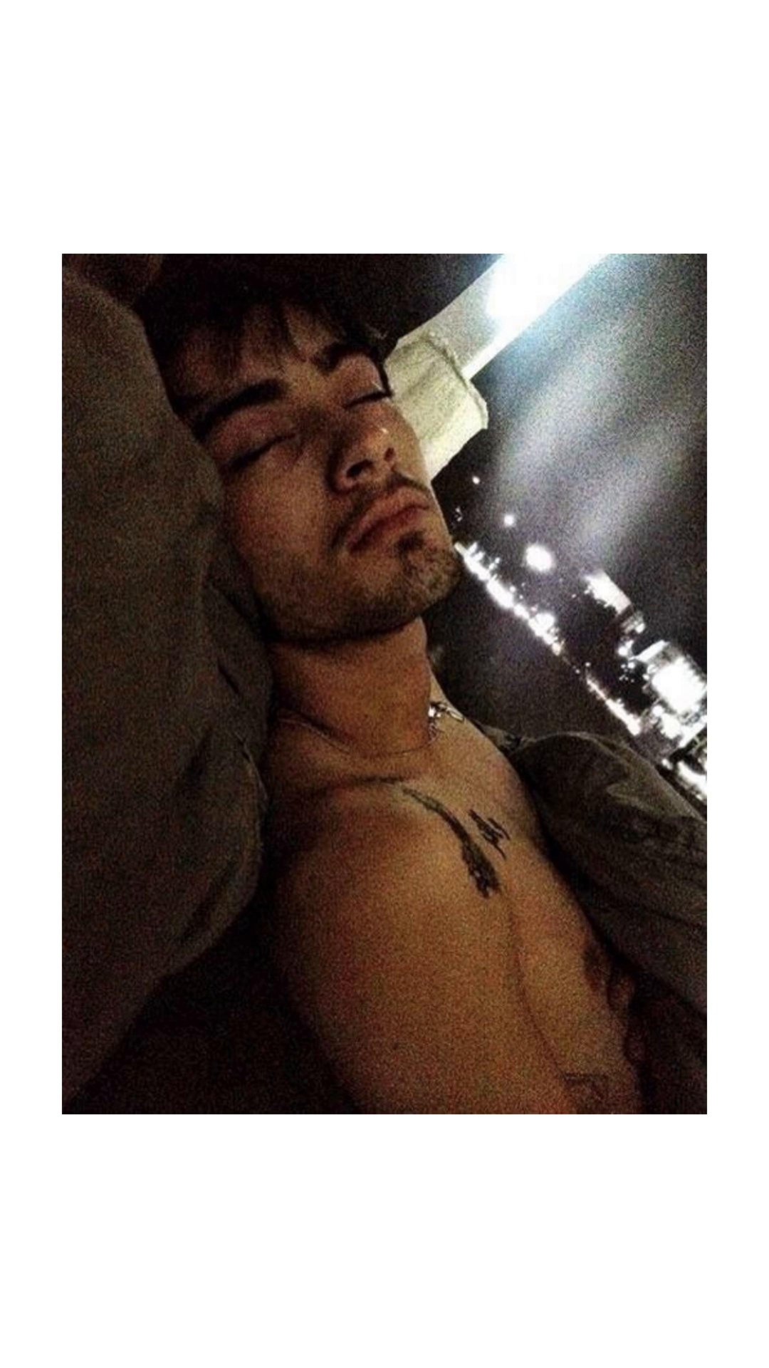 Zayn Malik Sleeping Meme (Why Am I Lowkey Giving)